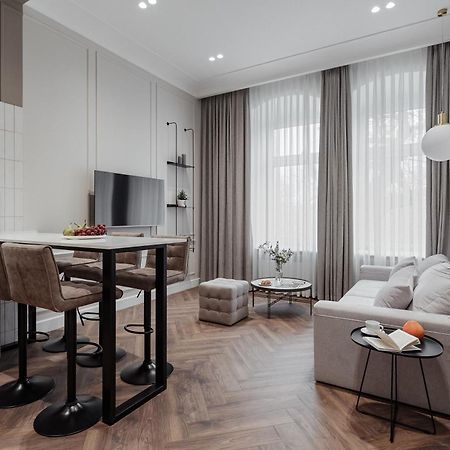 New! Luxury Apartment In The Center Of Odessa Overlooking Deribasovskaya Str. Low Price! Eksteriør billede