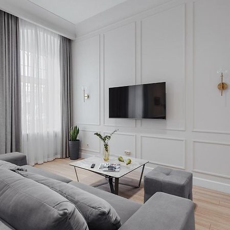 New! Luxury Apartment In The Center Of Odessa Overlooking Deribasovskaya Str. Low Price! Eksteriør billede