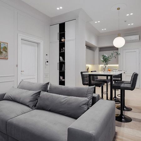 New! Luxury Apartment In The Center Of Odessa Overlooking Deribasovskaya Str. Low Price! Eksteriør billede