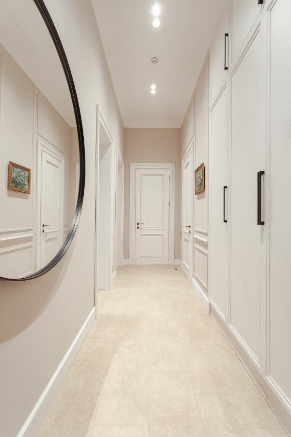 New! Luxury Apartment In The Center Of Odessa Overlooking Deribasovskaya Str. Low Price! Eksteriør billede