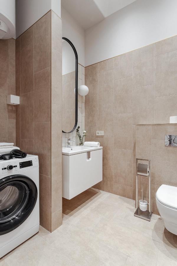 New! Luxury Apartment In The Center Of Odessa Overlooking Deribasovskaya Str. Low Price! Eksteriør billede