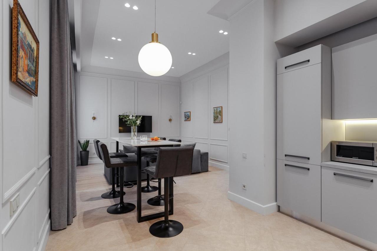 New! Luxury Apartment In The Center Of Odessa Overlooking Deribasovskaya Str. Low Price! Eksteriør billede
