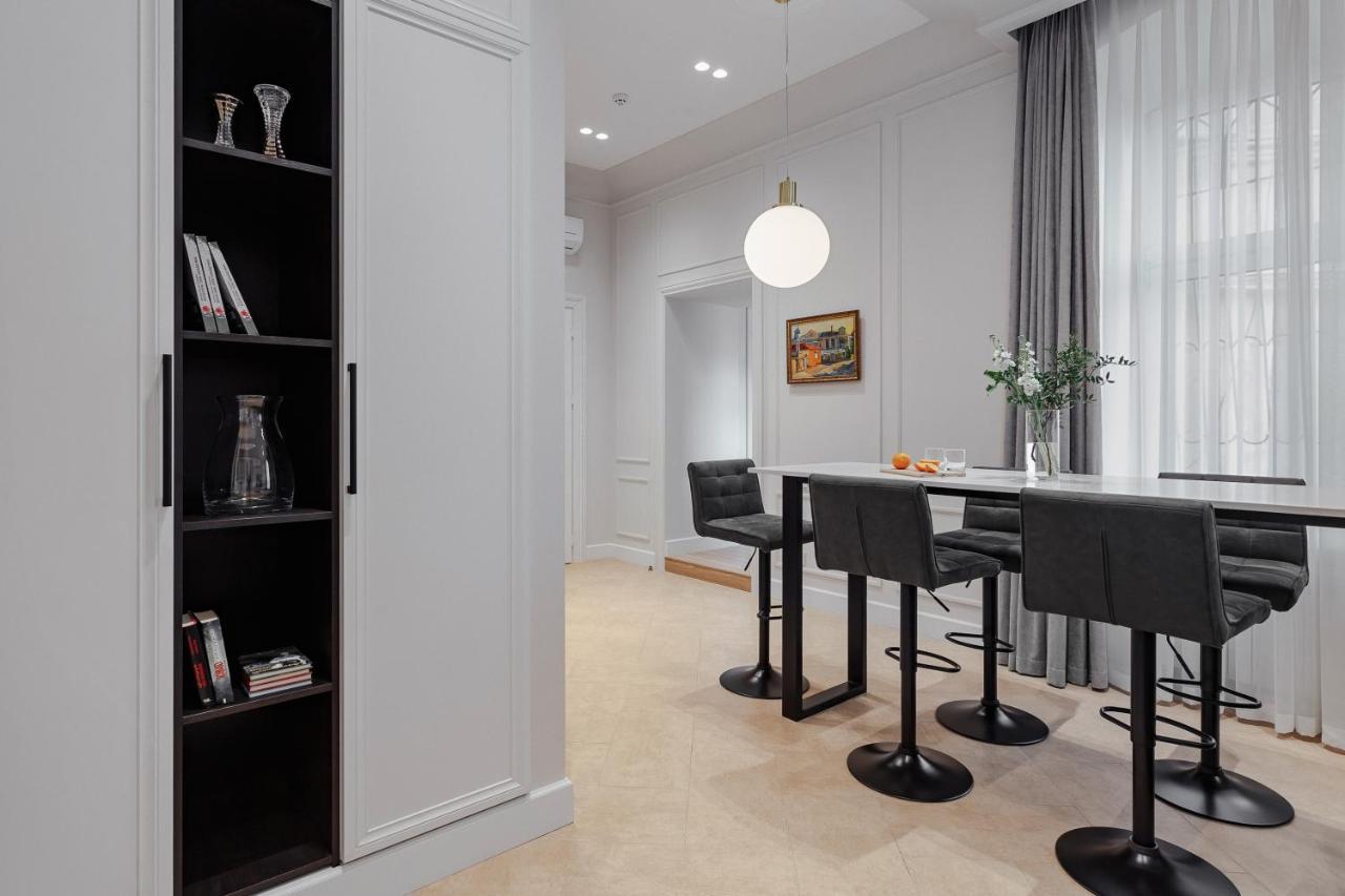 New! Luxury Apartment In The Center Of Odessa Overlooking Deribasovskaya Str. Low Price! Eksteriør billede