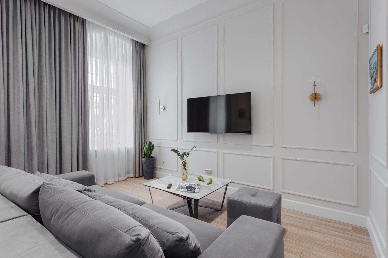 New! Luxury Apartment In The Center Of Odessa Overlooking Deribasovskaya Str. Low Price! Eksteriør billede