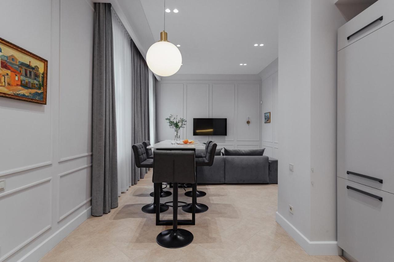 New! Luxury Apartment In The Center Of Odessa Overlooking Deribasovskaya Str. Low Price! Eksteriør billede