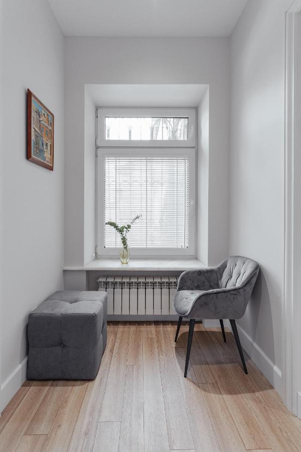 New! Luxury Apartment In The Center Of Odessa Overlooking Deribasovskaya Str. Low Price! Eksteriør billede