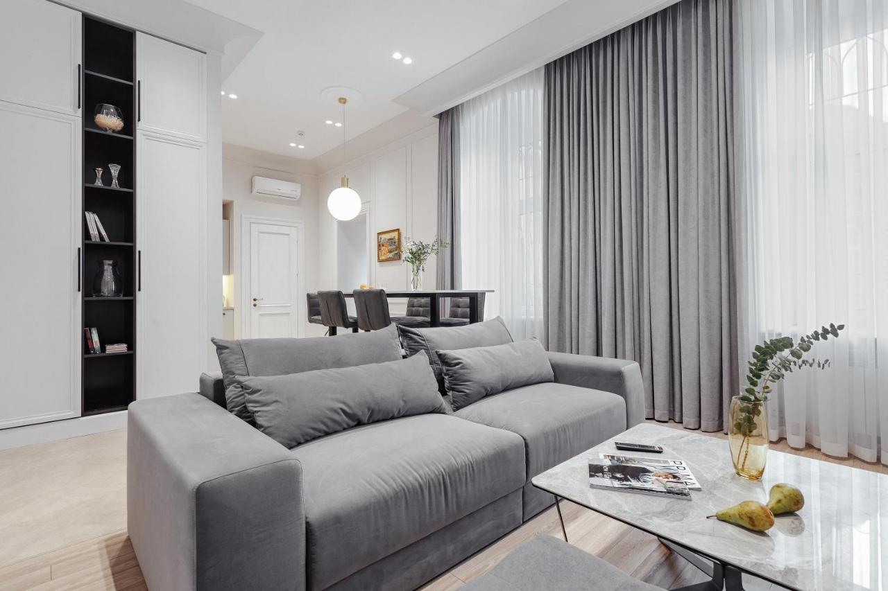 New! Luxury Apartment In The Center Of Odessa Overlooking Deribasovskaya Str. Low Price! Eksteriør billede