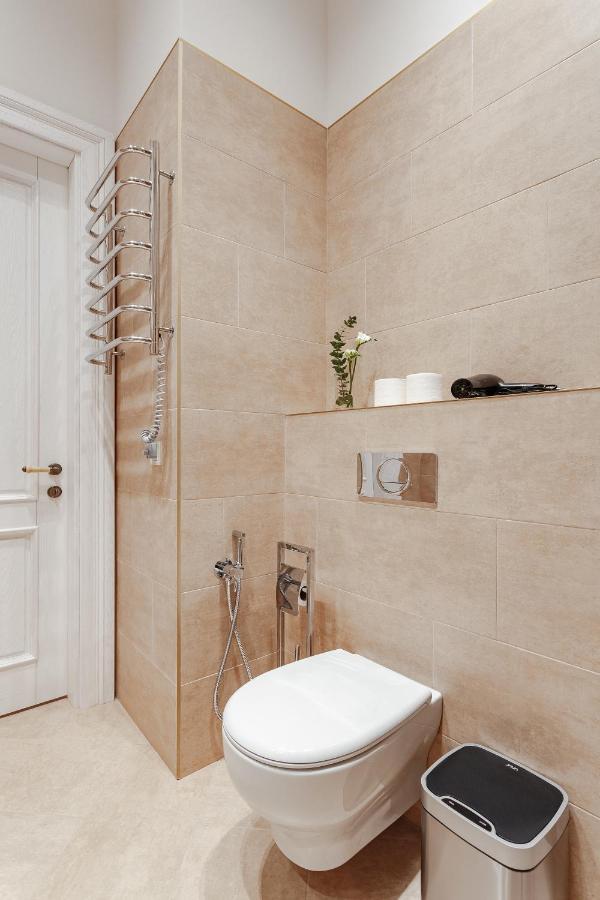 New! Luxury Apartment In The Center Of Odessa Overlooking Deribasovskaya Str. Low Price! Eksteriør billede