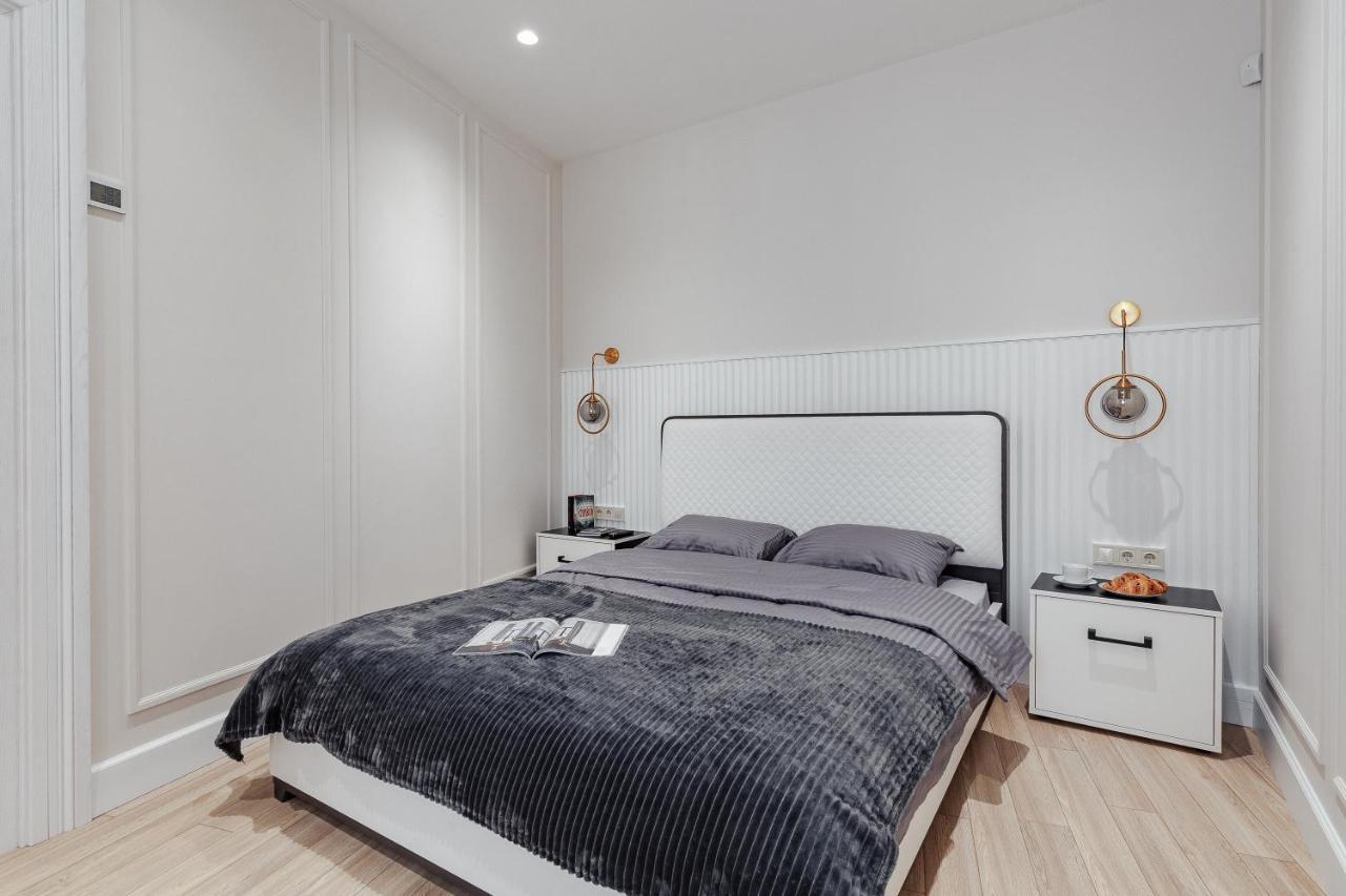 New! Luxury Apartment In The Center Of Odessa Overlooking Deribasovskaya Str. Low Price! Eksteriør billede