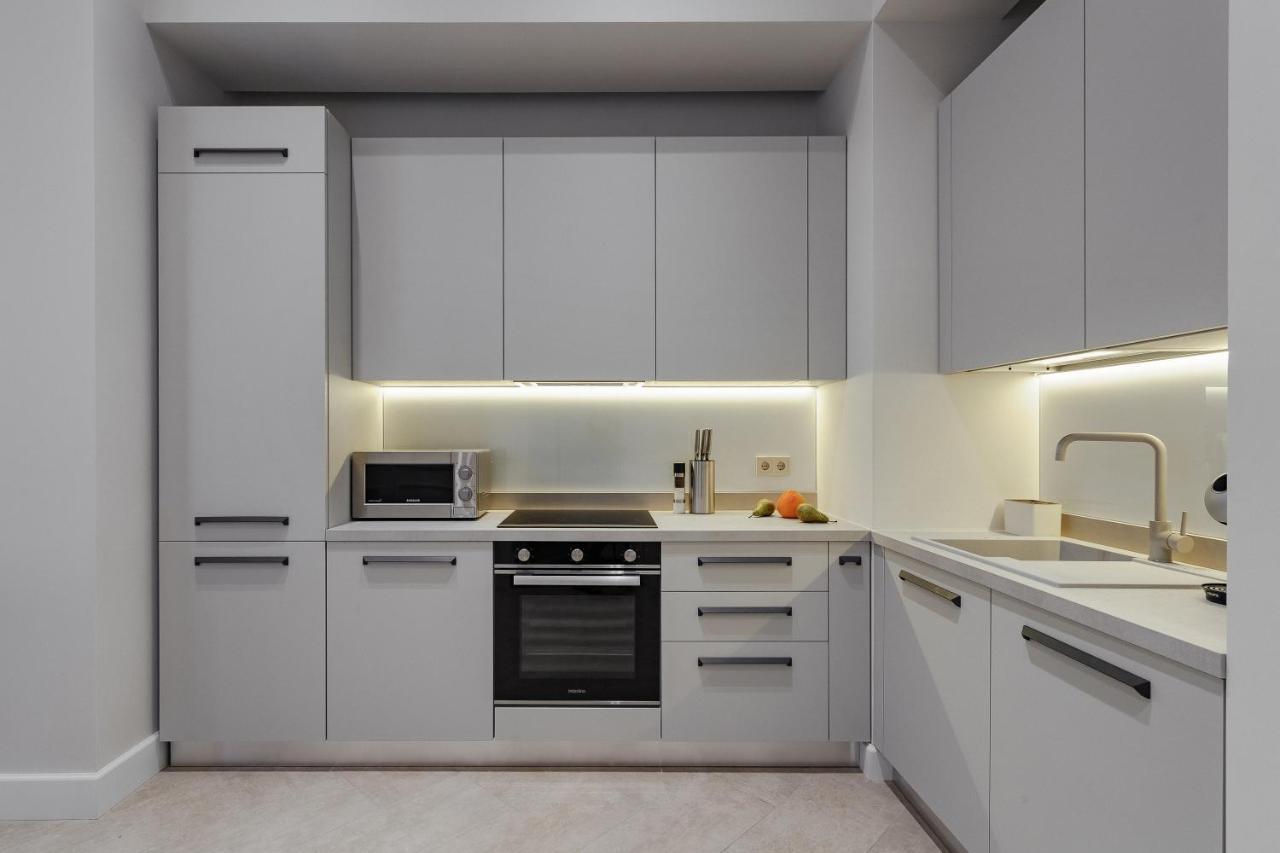 New! Luxury Apartment In The Center Of Odessa Overlooking Deribasovskaya Str. Low Price! Eksteriør billede