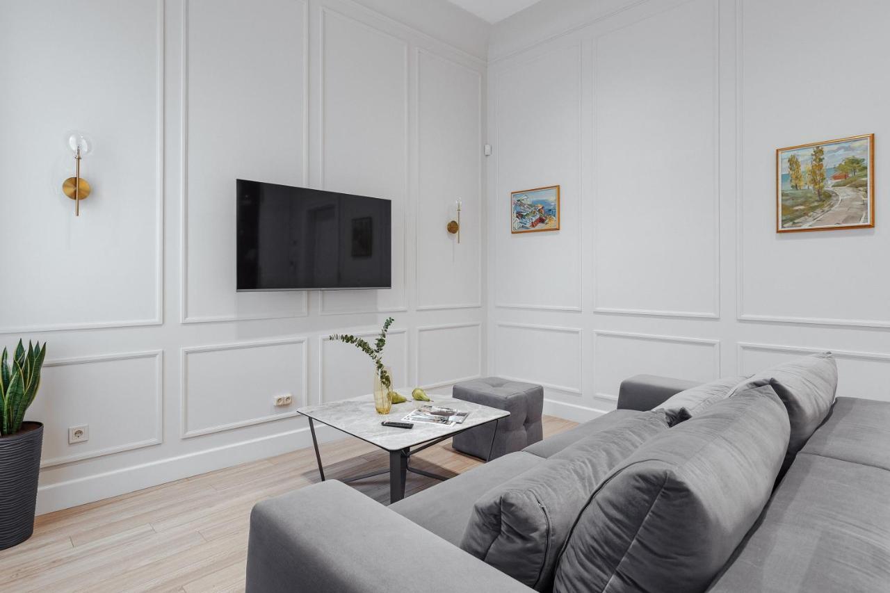 New! Luxury Apartment In The Center Of Odessa Overlooking Deribasovskaya Str. Low Price! Eksteriør billede