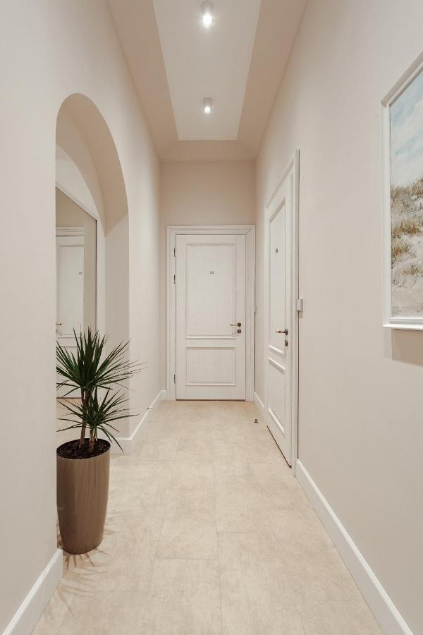 New! Luxury Apartment In The Center Of Odessa Overlooking Deribasovskaya Str. Low Price! Eksteriør billede