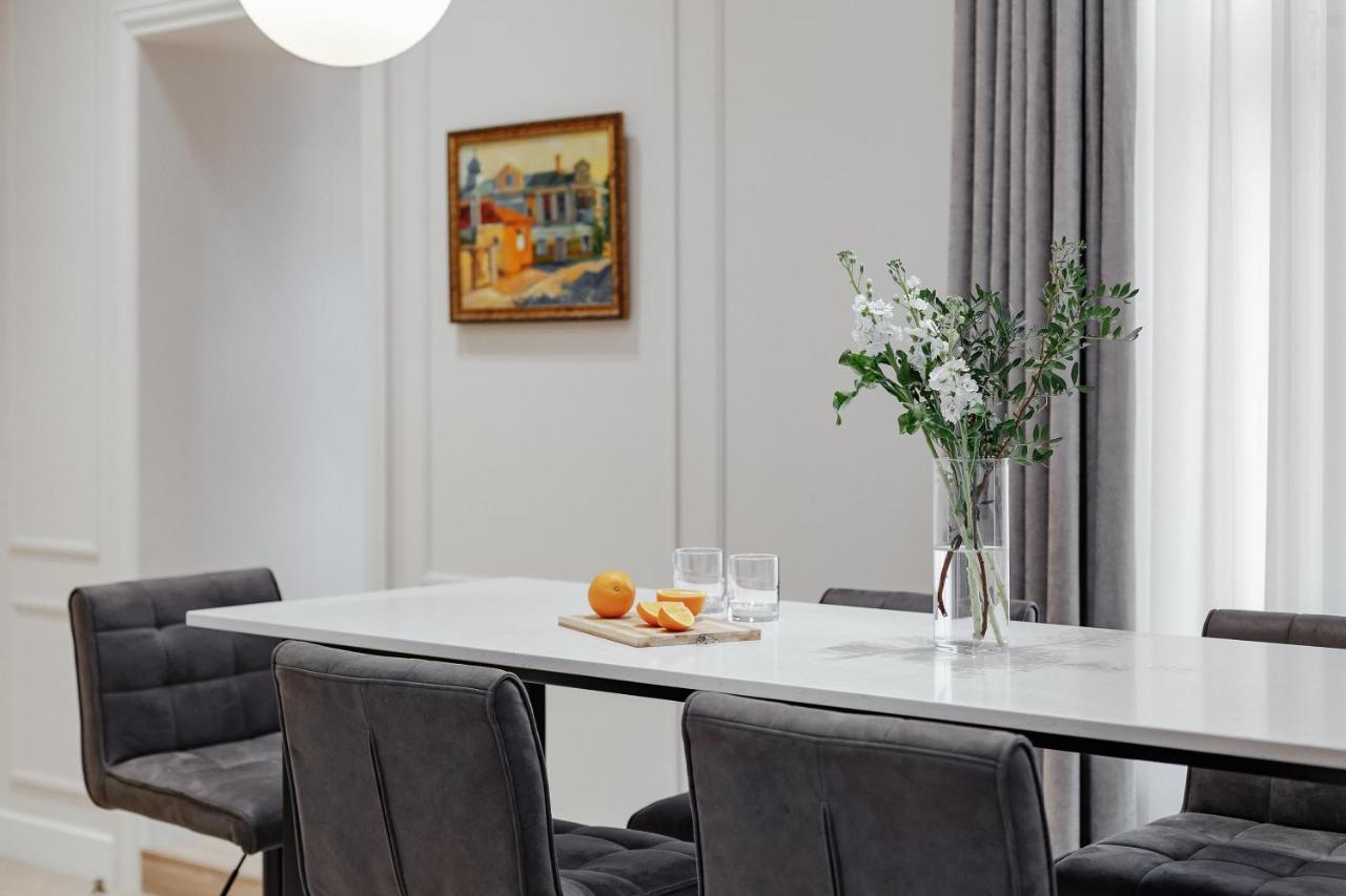 New! Luxury Apartment In The Center Of Odessa Overlooking Deribasovskaya Str. Low Price! Eksteriør billede