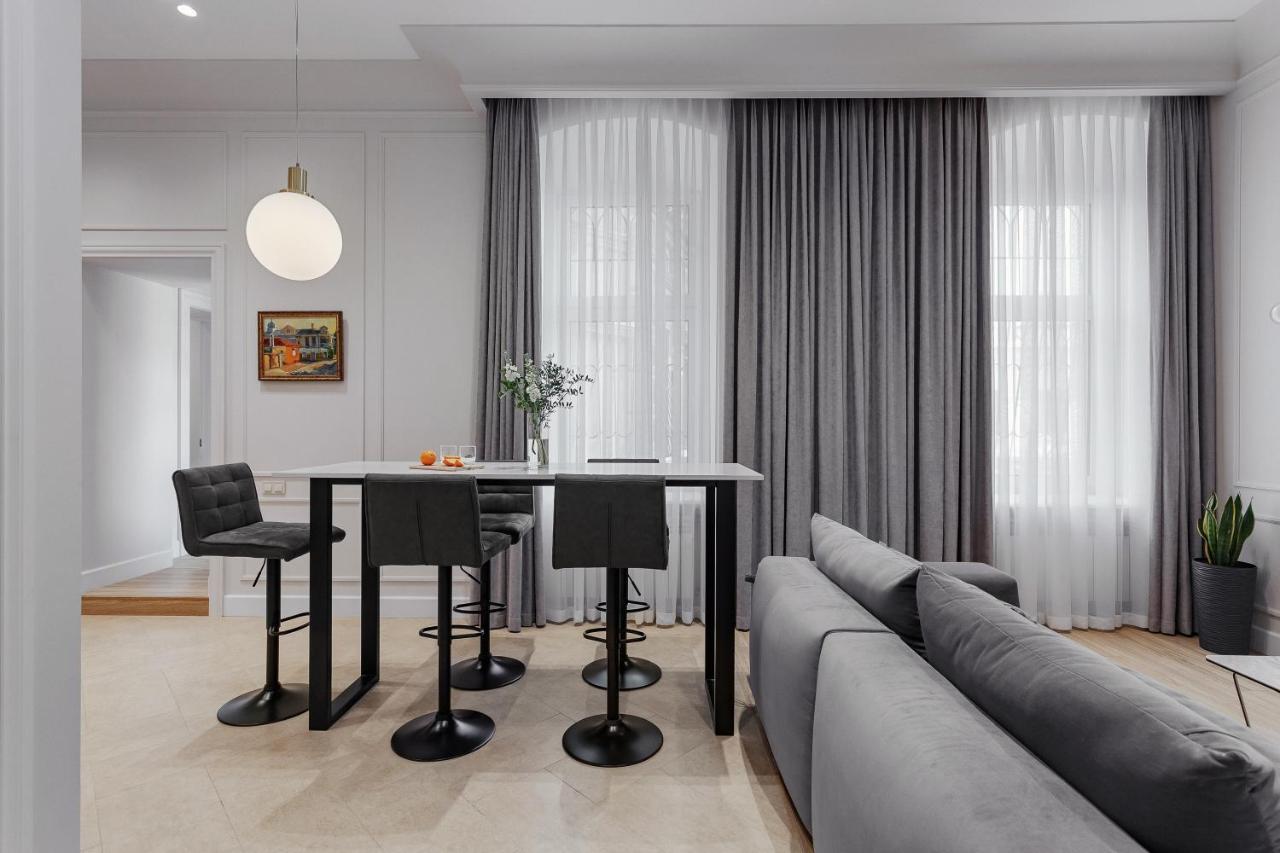 New! Luxury Apartment In The Center Of Odessa Overlooking Deribasovskaya Str. Low Price! Eksteriør billede